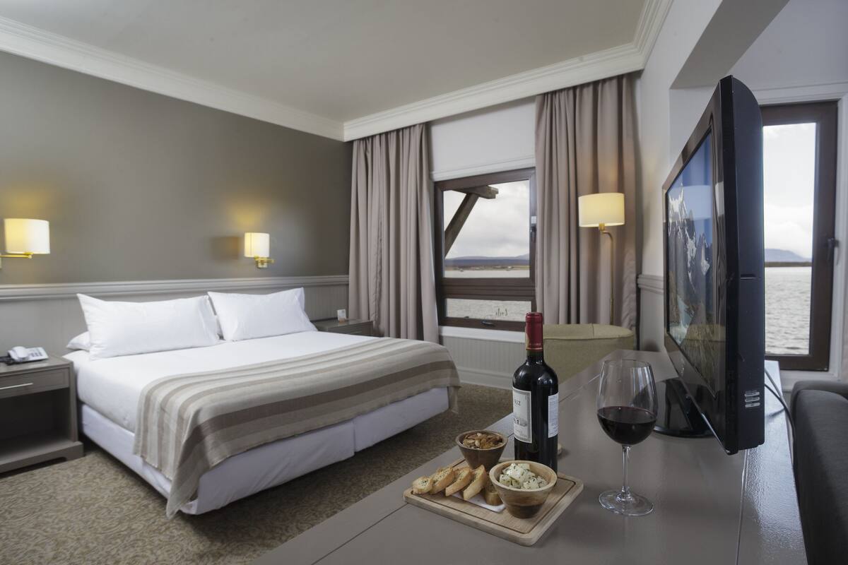 superior double room, sea view | 1 bedroom, premium bedding, down duvets, in-room safe