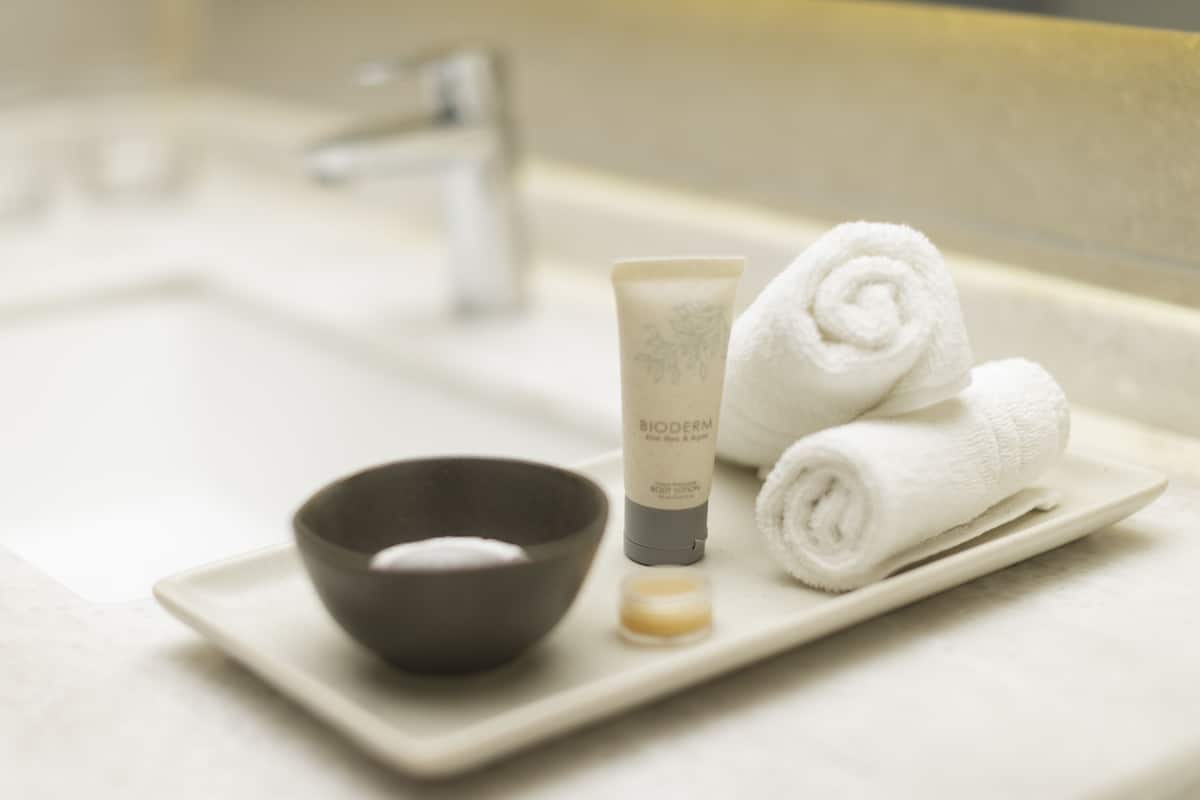 rainfall showerhead, eco-friendly toiletries, hair dryer, towels