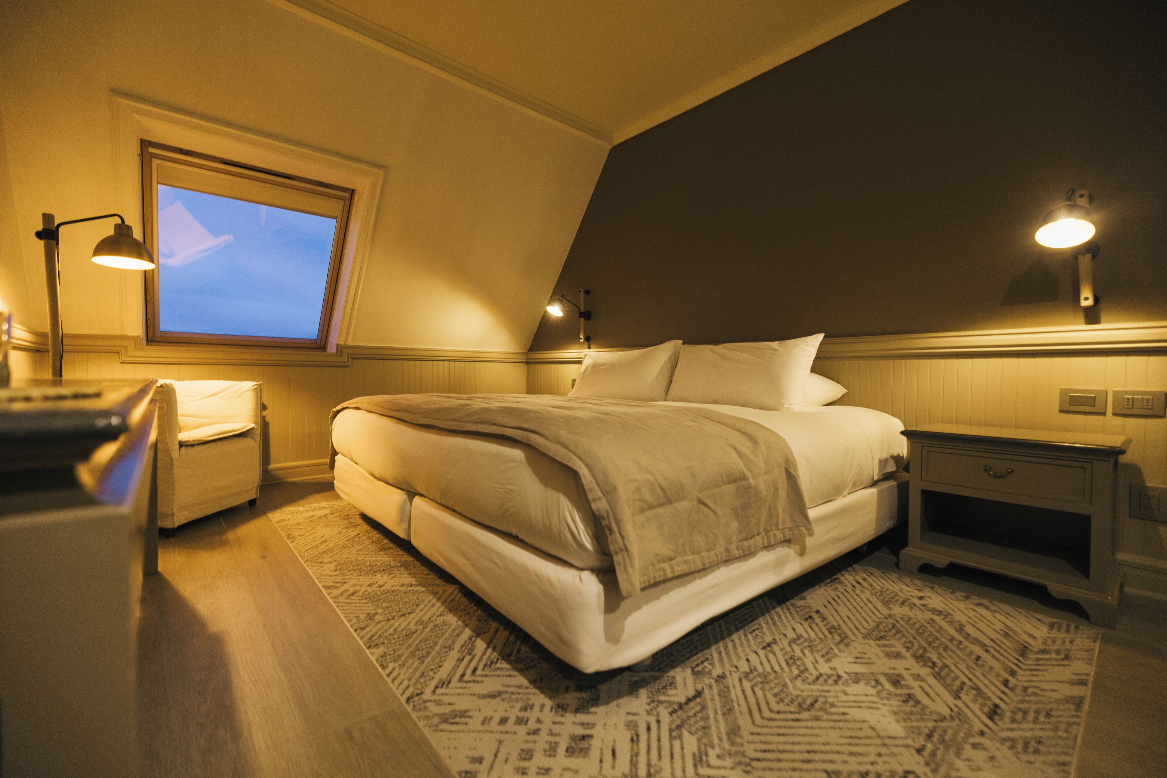 Habitación doble superior, vistas al mar | Ropa de cama de alta calidad, edredones de plumas, caja fuerte