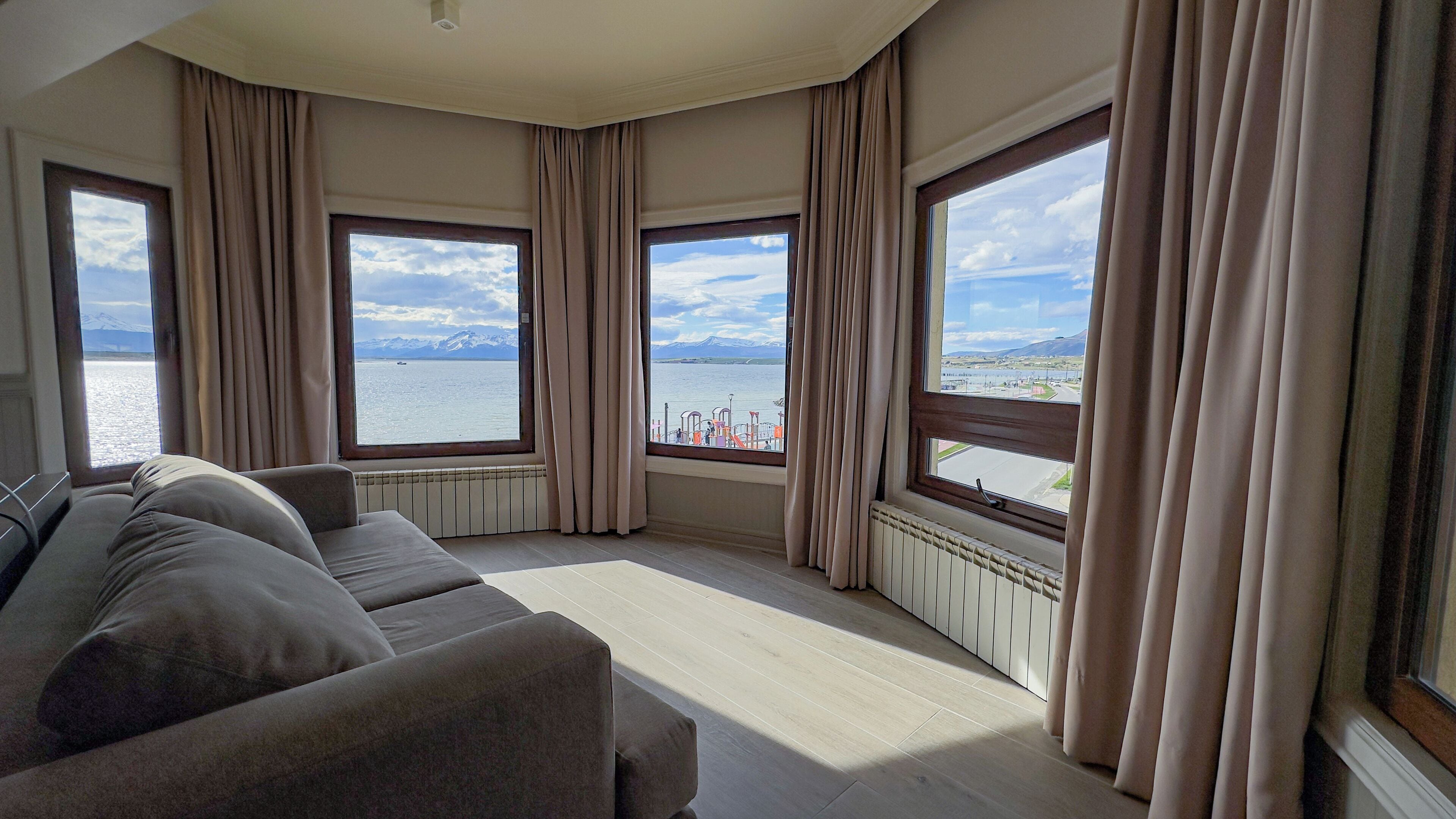 Suite | Premium bedding, down comforters, in-room safe, laptop workspace