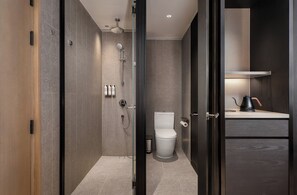 Shower, hair dryer, slippers, towels - JEN Hong Kong by Shangri-La (Hong Kong)