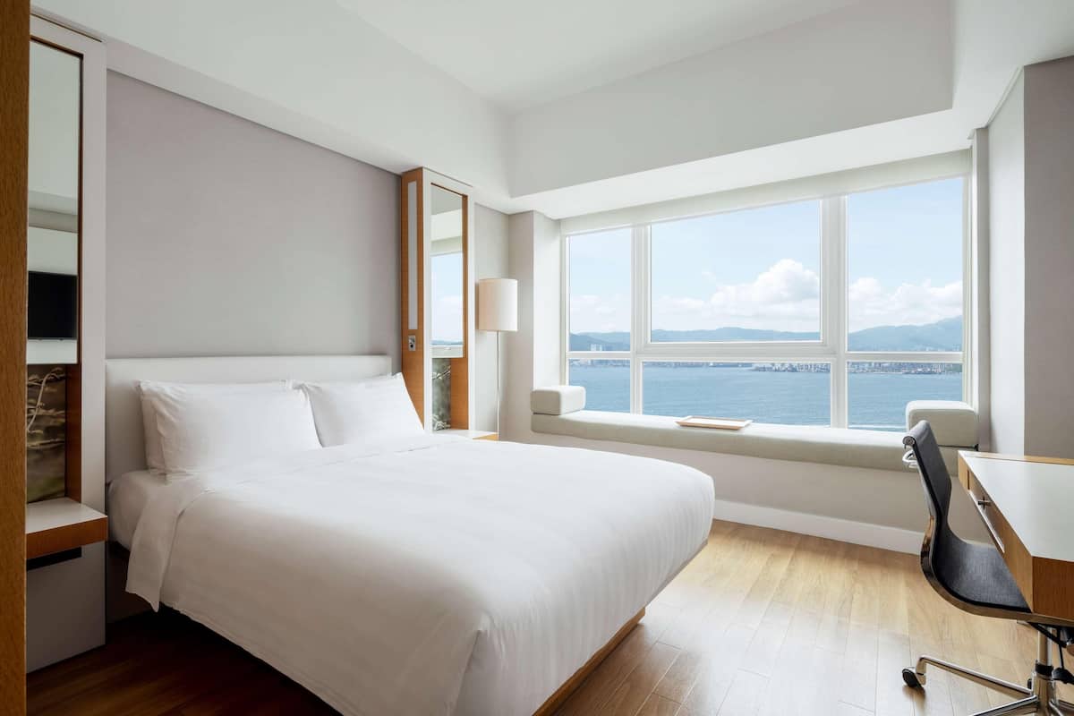 1 bedroom, in-room safe, desk, blackout drapes