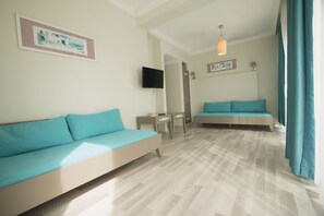 In-room safe, desk, soundproofing, free WiFi
