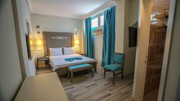 Phòng đôi hoặc 2 giường đơn Economy | 1 phòng ngủ, két bảo mật tại phòng, bàn, phòng cách âm