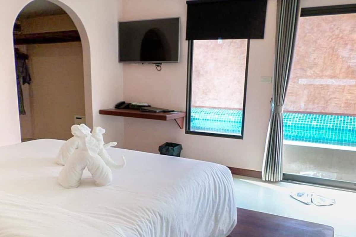 Deluxe Villa, 1 King Bed, Private Pool (Deluxe Pool Villa) | In-room safe, blackout drapes, free WiFi, bed sheets