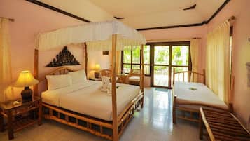 In-room safe, blackout curtains, free WiFi, bed sheets