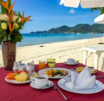 Se ofrece un desayuno bufé todos los días (por un coste adicional)