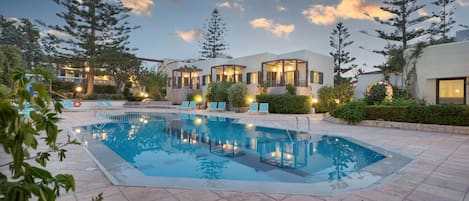 Outdoor pool, pool umbrellas, sun loungers