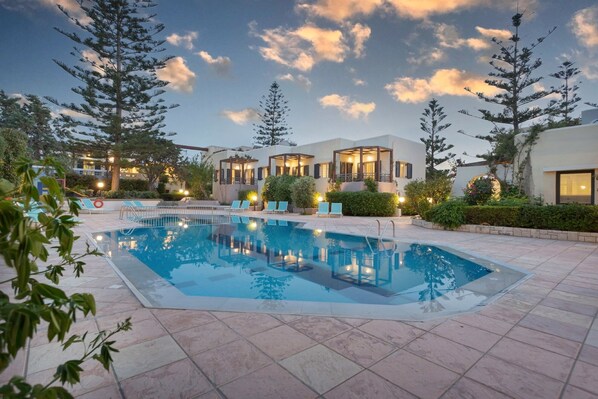 Outdoor pool, pool umbrellas, sun loungers