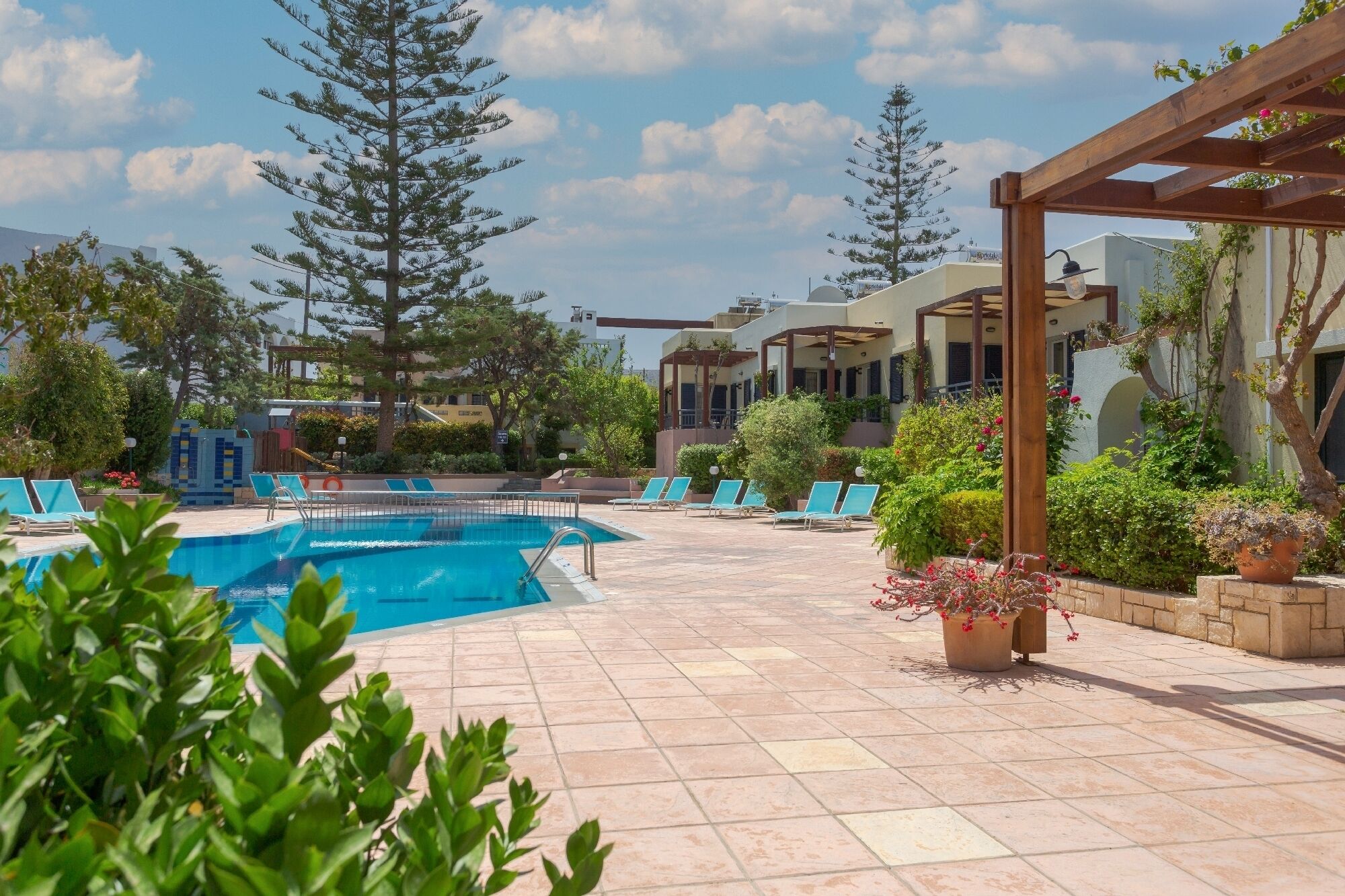 Outdoor pool, pool umbrellas, sun loungers