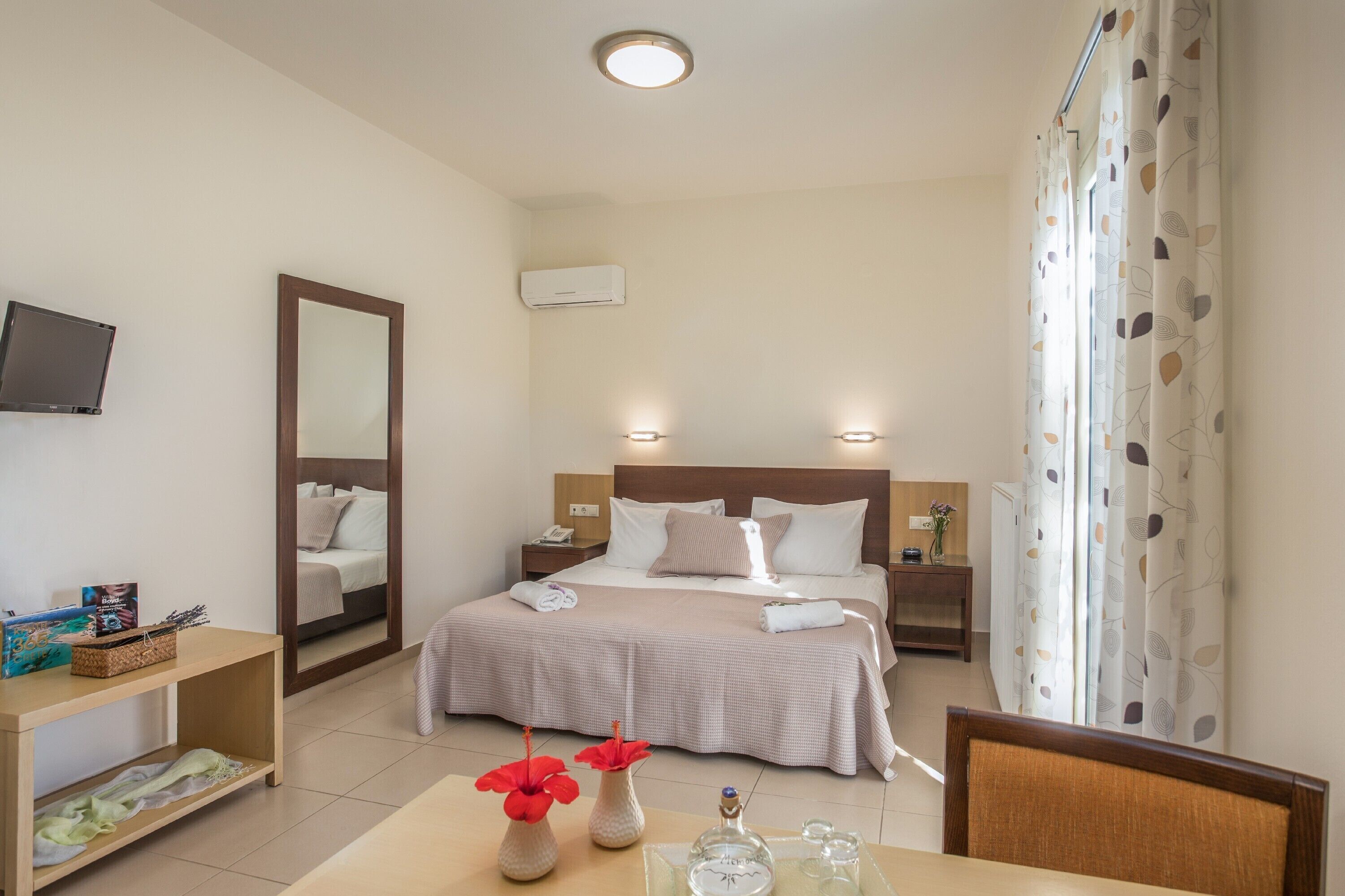 Superior Studio 2 Adults | 客房内保险箱、笔记本电脑工作区、遮光窗帘、隔音