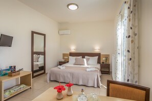 Superior Studio 2 Adults | 客房內保險箱、筆電工作空間、遮光布/窗簾、隔音