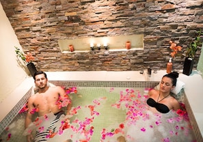 Couples treatment rooms, massages