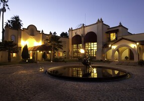 住宿正面 - 傍晚/夜晚