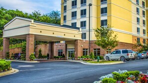 A Fairfield Inn & Suites hotel with a brick facade, multiple windows, and a covered entrance.