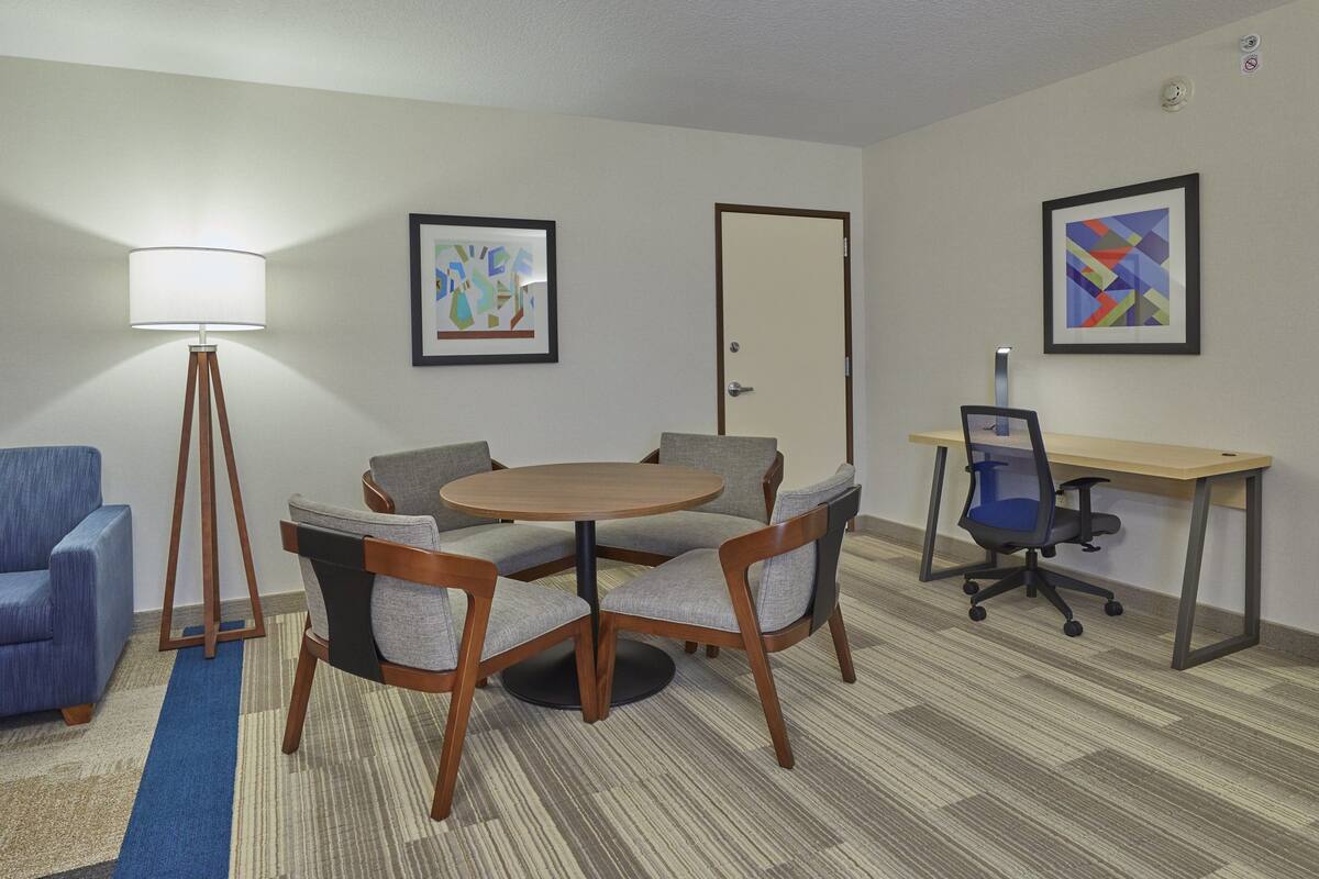 in-room safe, individually decorated, individually furnished, desk