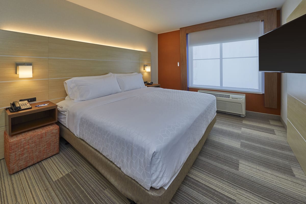 in-room safe, individually decorated, individually furnished, desk