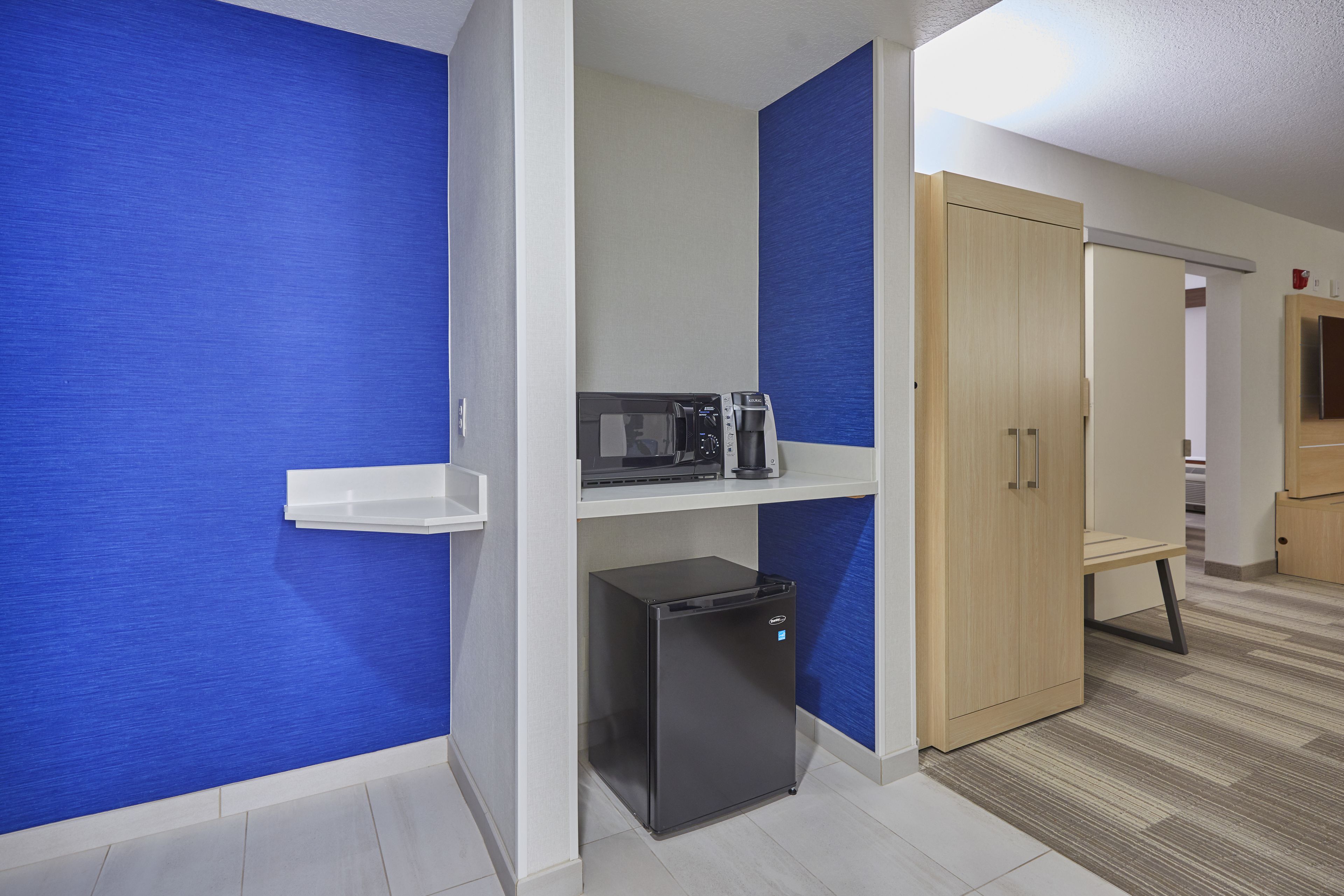 in-room safe, individually decorated, individually furnished, desk