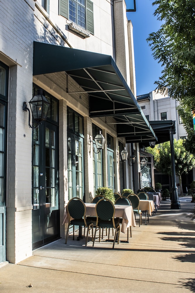 The River Inn of Harbor Town by null