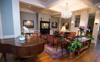 Hotel entrance and lobby at River Inn of Harbor Town