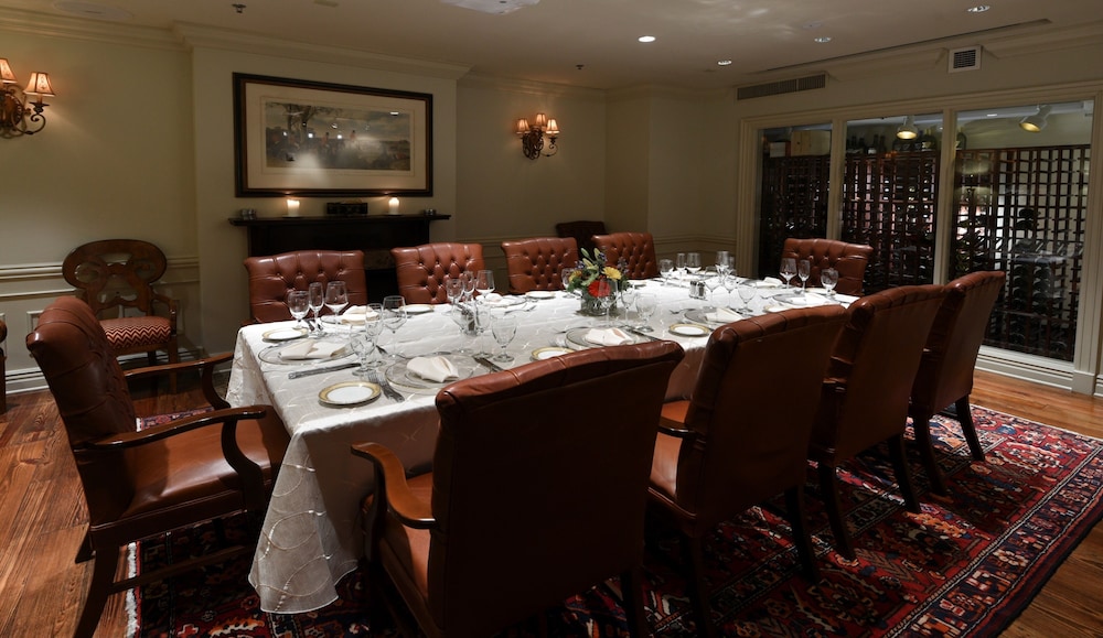 The River Inn of Harbor Town by null