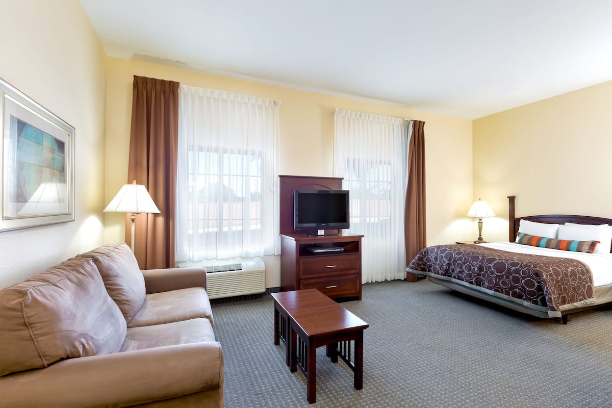Studio Suite, 1 Double Bed, Accessible, Kitchen (Communications) | Desk, laptop workspace, iron/ironing board, free cots/infant beds