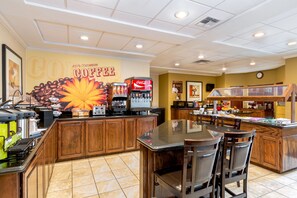 Free breakfast  - Staybridge Suites McAllen by IHG (McAllen)