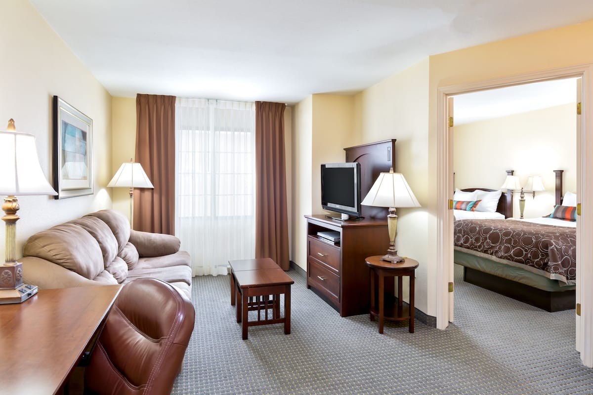 Suite, 1 Bedroom, Kitchen | Desk, laptop workspace, iron/ironing board, free cots/infant beds