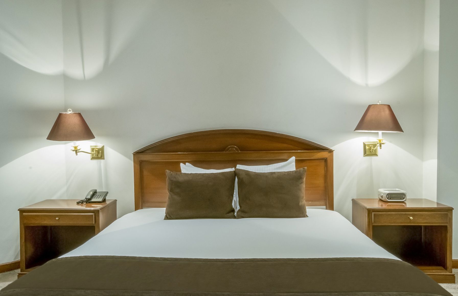 Caja de seguridad en la habitación, escritorio y cortinas blackout 