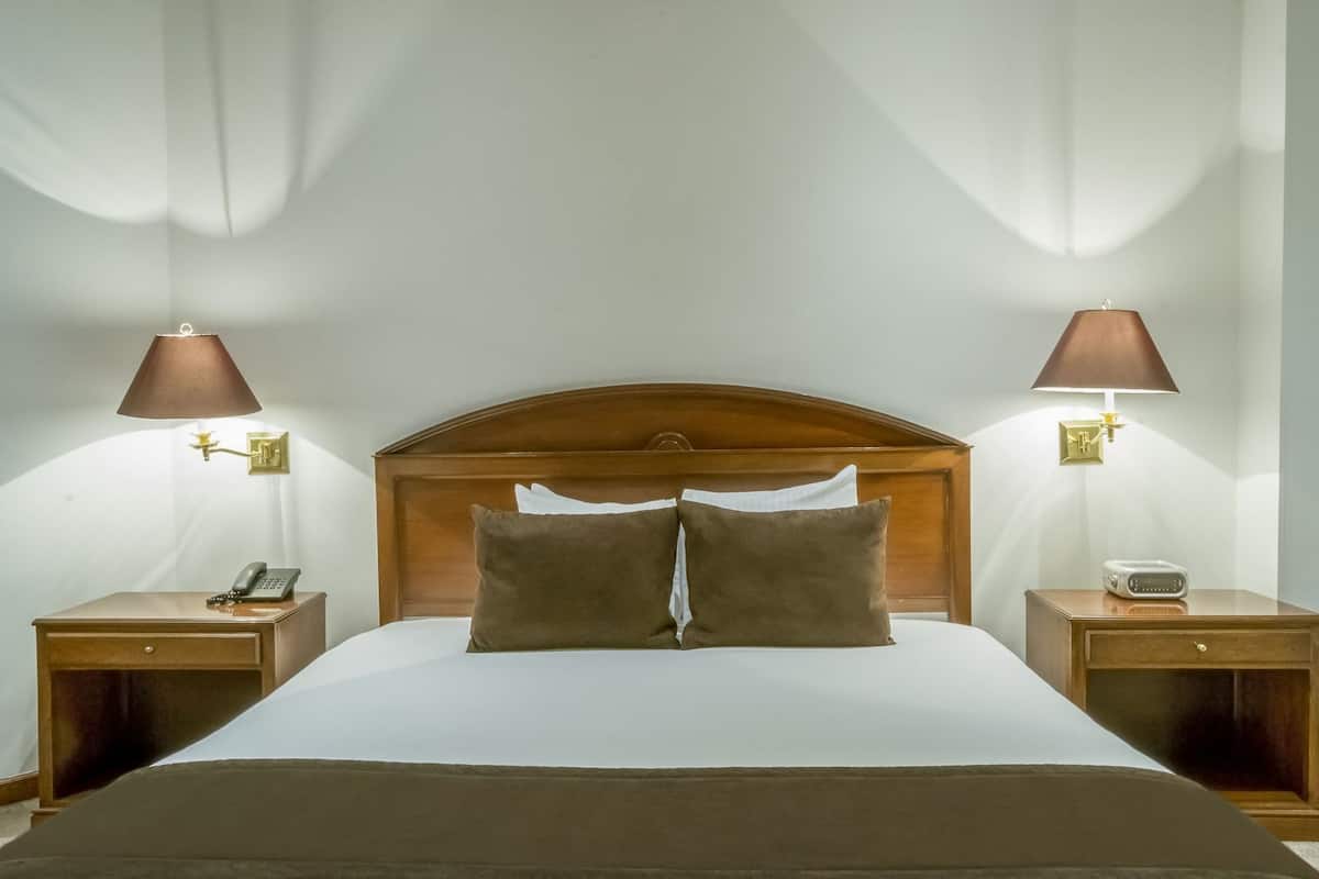 Coffres-forts dans les chambres, bureau, rideaux occultants