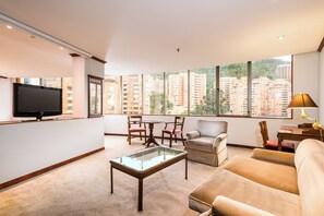 In-room safe, desk, blackout drapes, free WiFi - Hotel Bogotá Regency Usaquén (Bogotá)