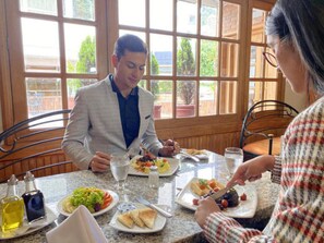 Breakfast, lunch, dinner and brunch served  - Hotel Bogotá Regency Usaquén (Bogotá)