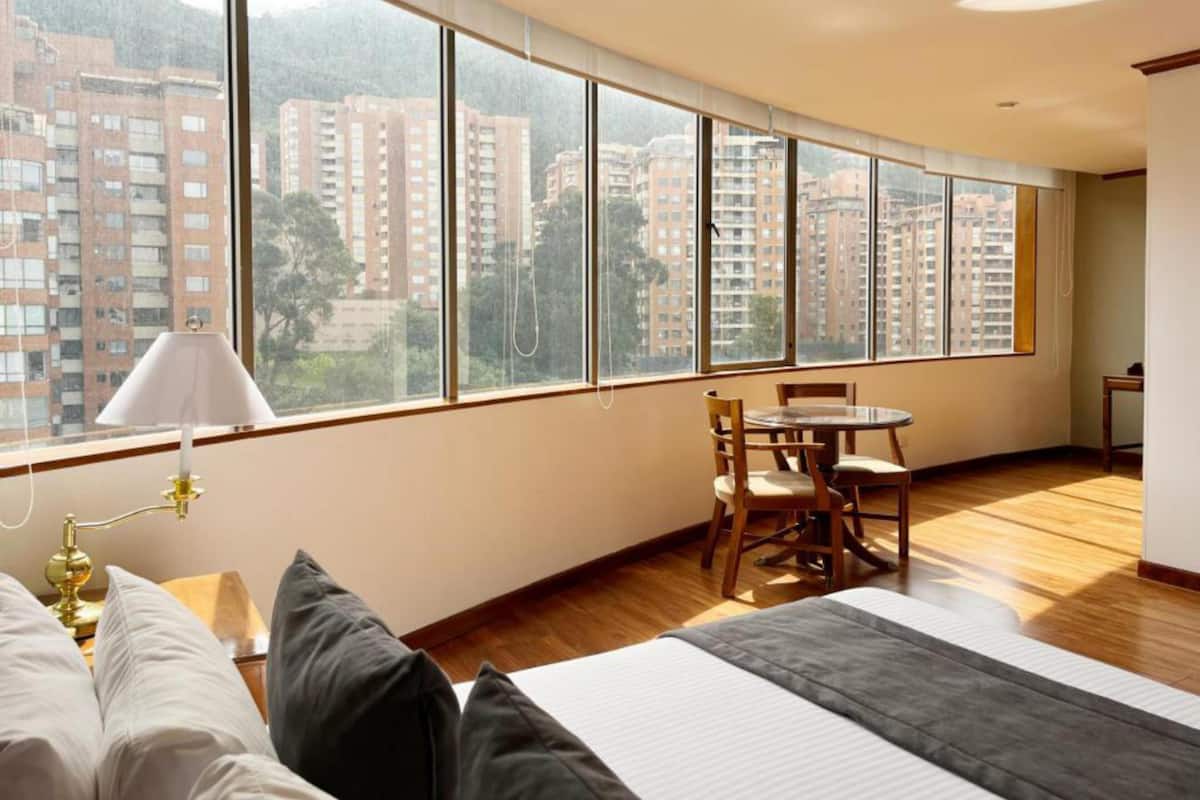 1 bedroom, in-room safe, desk, blackout curtains