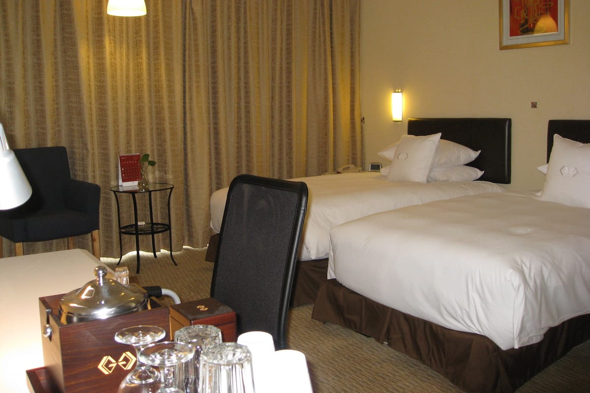 Chambre Affaires | Couette en duvet d'oie, minibar, coffres-forts dans les chambres, bureau