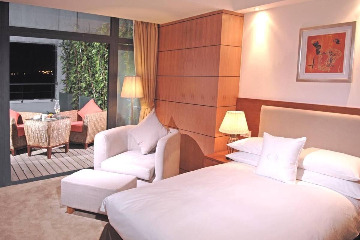 Chambre Deluxe | Couette en duvet d'oie, minibar, coffres-forts dans les chambres, bureau