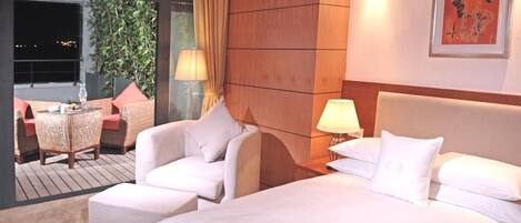 Down comforters, minibar, in-room safe, desk