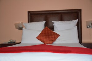 Premium bedding, in-room safe, desk, free WiFi - Cozy Nest Guest House - Durban North, Natal (Durban North)
