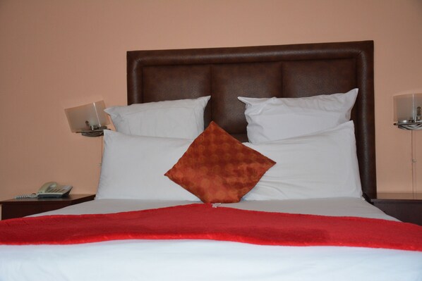 Premium bedding, in-room safe, desk, WiFi (free)