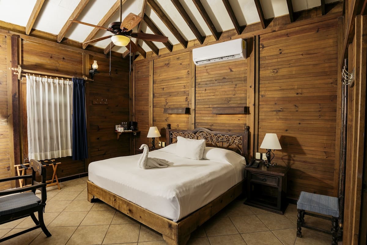 1 Schlafzimmer, Minibar, Zimmersafe, Schreibtisch