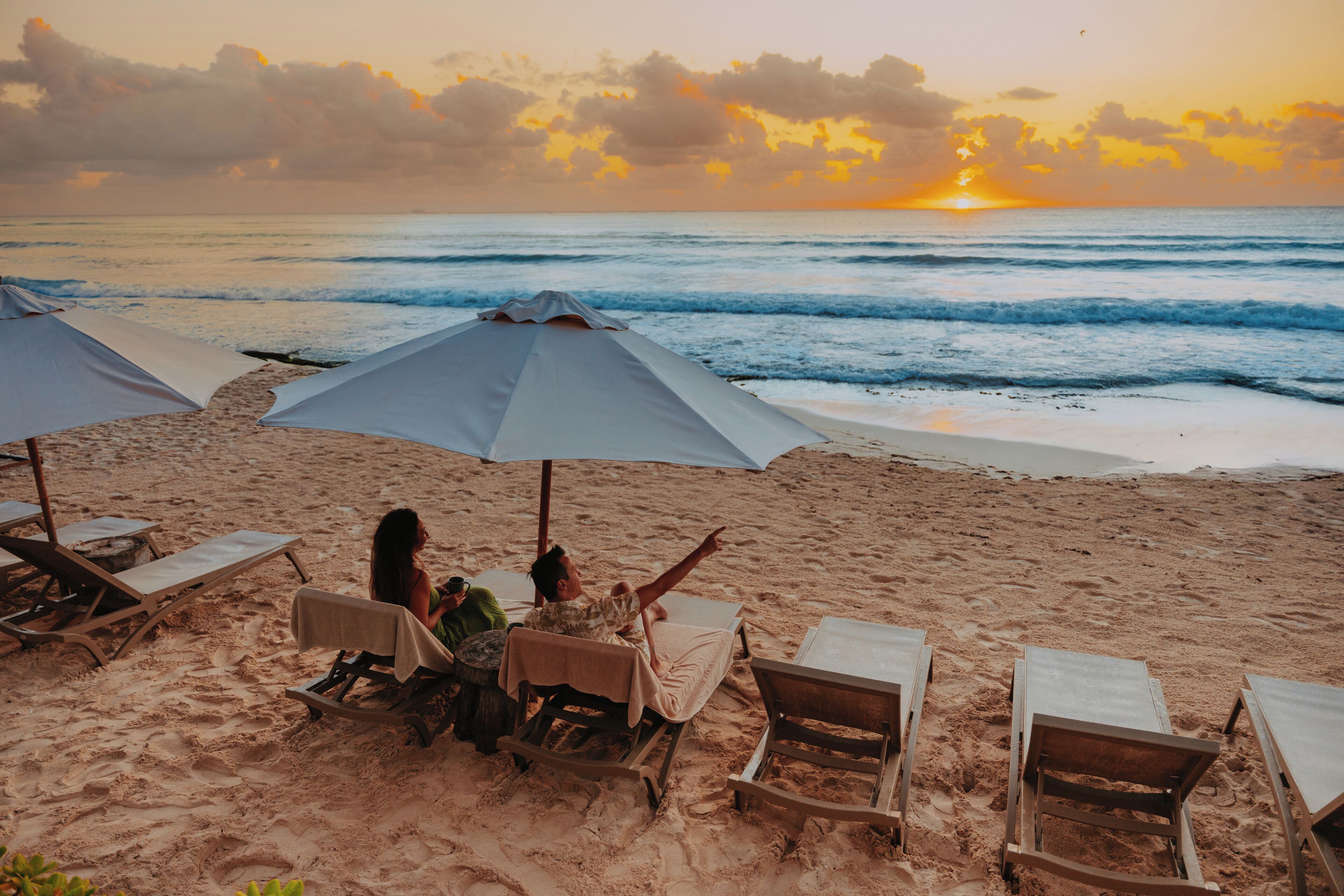 海灘、白沙、免費海灘小屋、躺椅