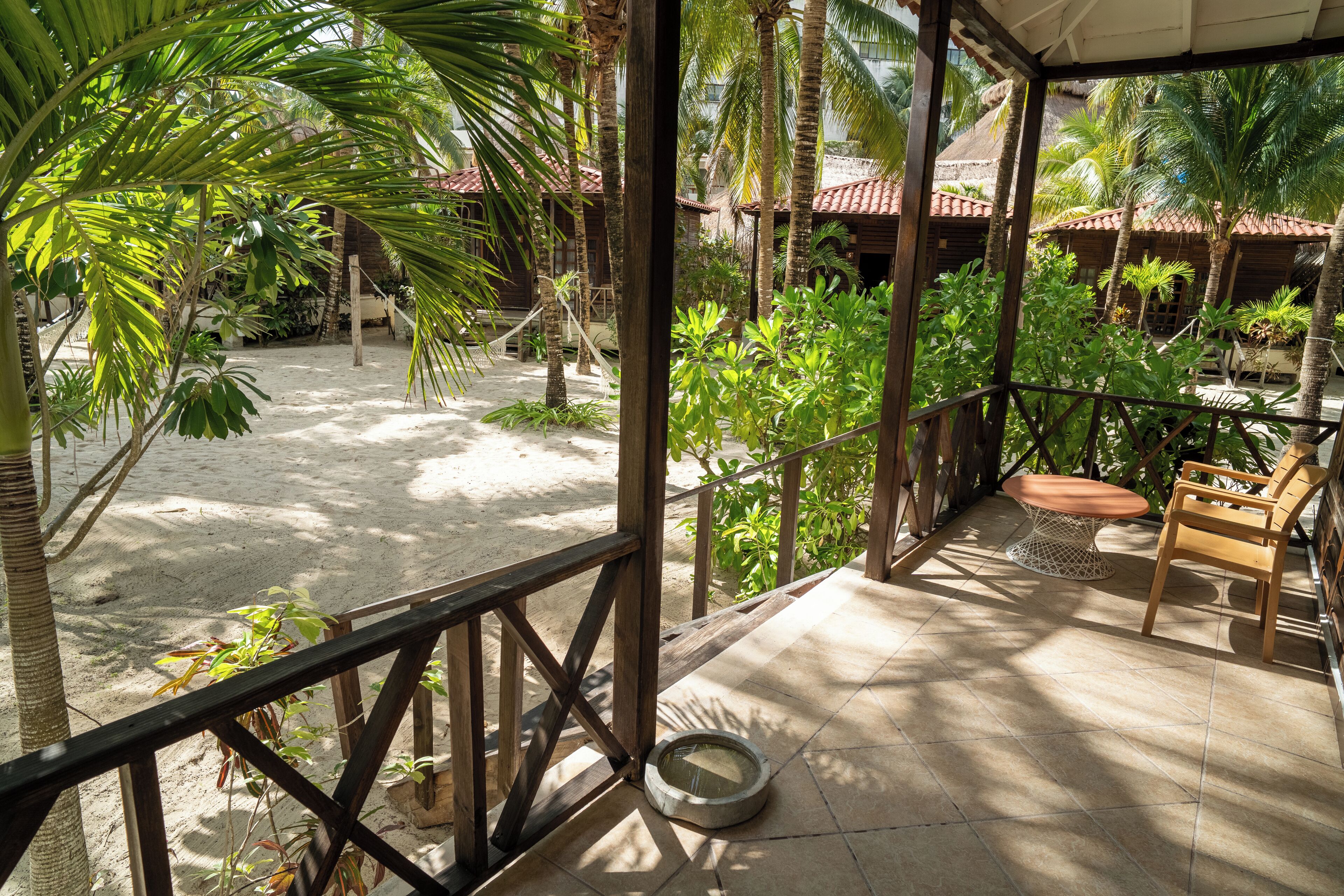 Minibar, coffres-forts dans les chambres, bureau, rideaux occultants