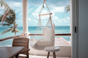 Premium-huone, 1 suuri parisänky, valtamerinäköala | Minibaari, tallelokero huoneessa, työpöytä, pimennysverhot