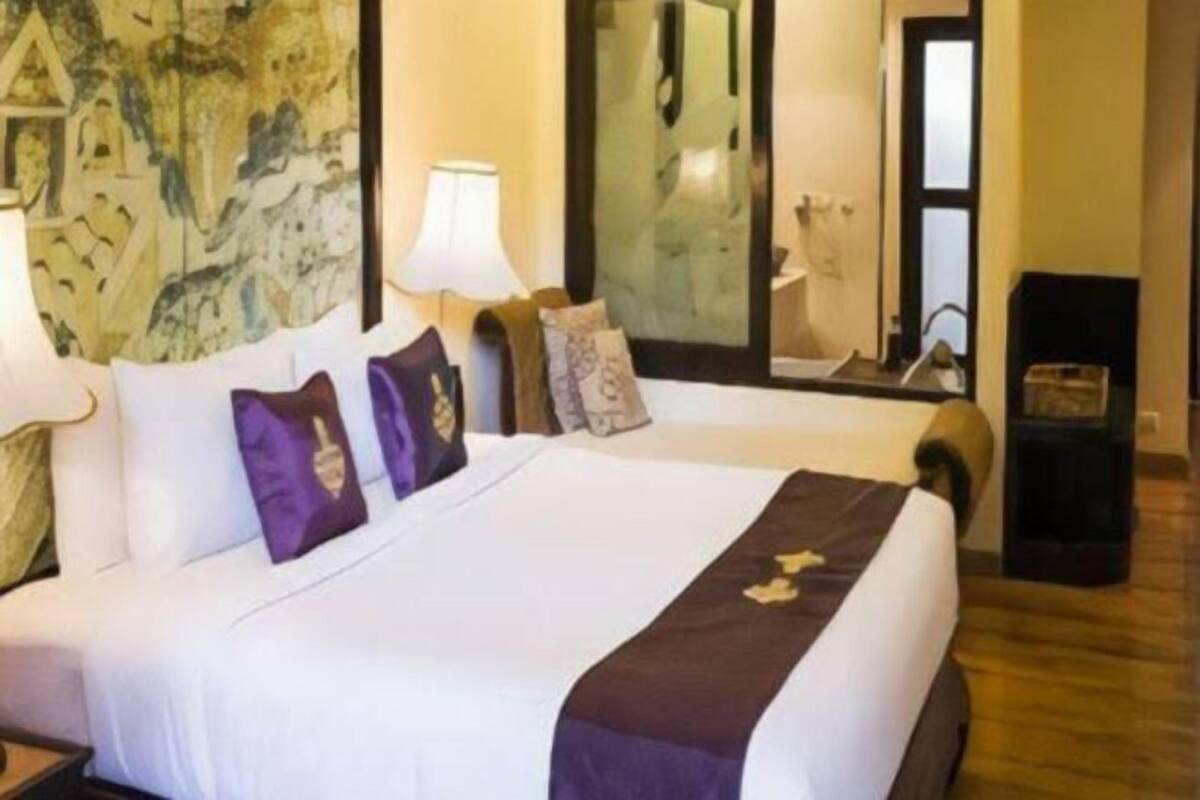 Premium bedding, minibar (some free items), in-room safe, desk