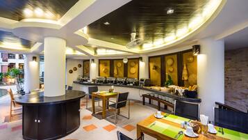 Breakfast served, local and international cuisine, beach views