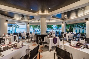 Breakfast served, local and international cuisine, beach views 