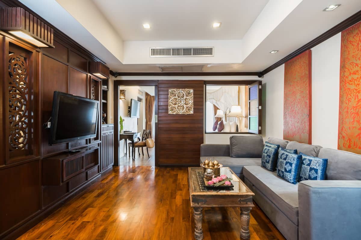 Suite, 2 Bedrooms - Free one way airport transfer | Living area | 32-inch TV with satellite channels