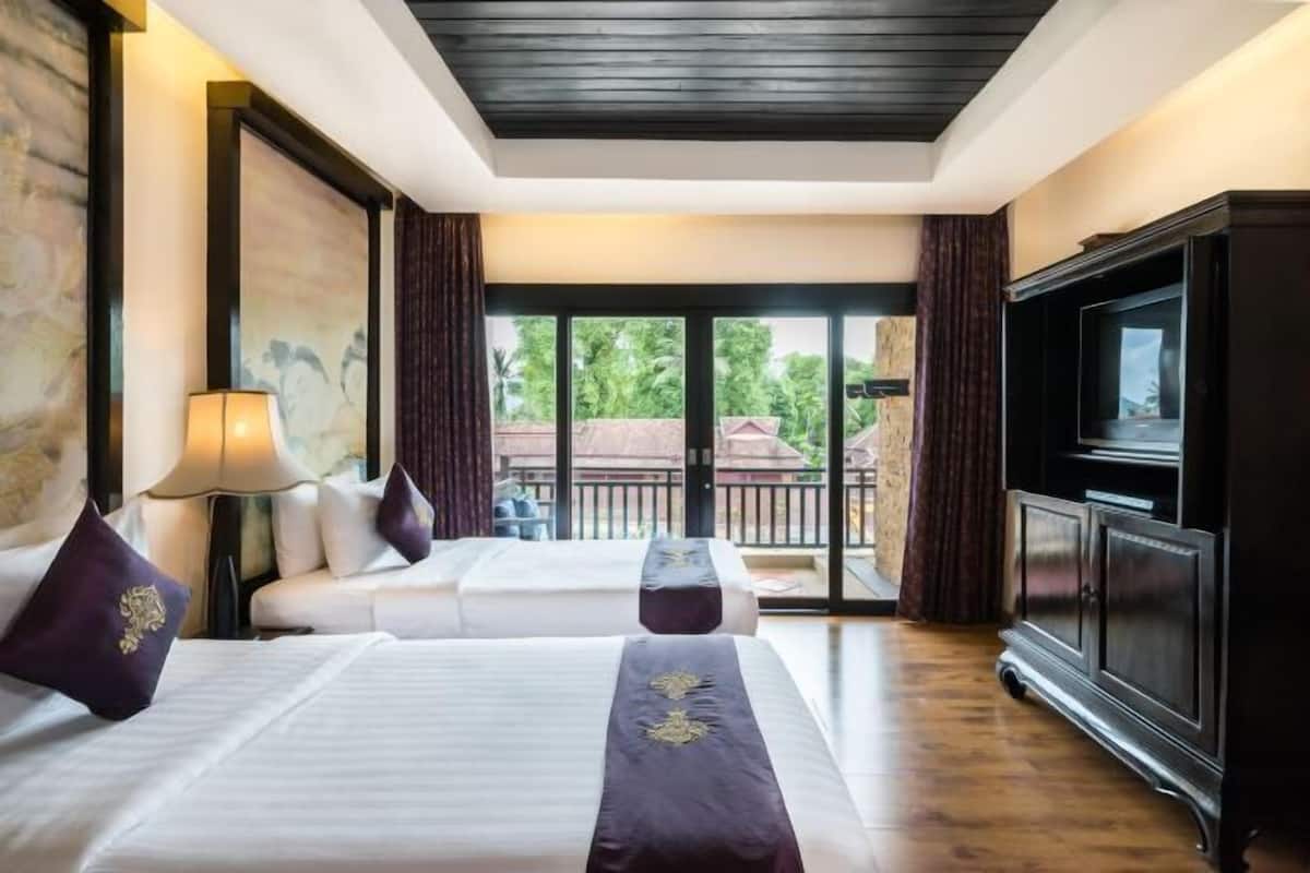 Premium bedding, minibar (some free items), in-room safe, desk