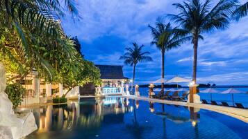 Outdoor pool, pool umbrellas, sun loungers