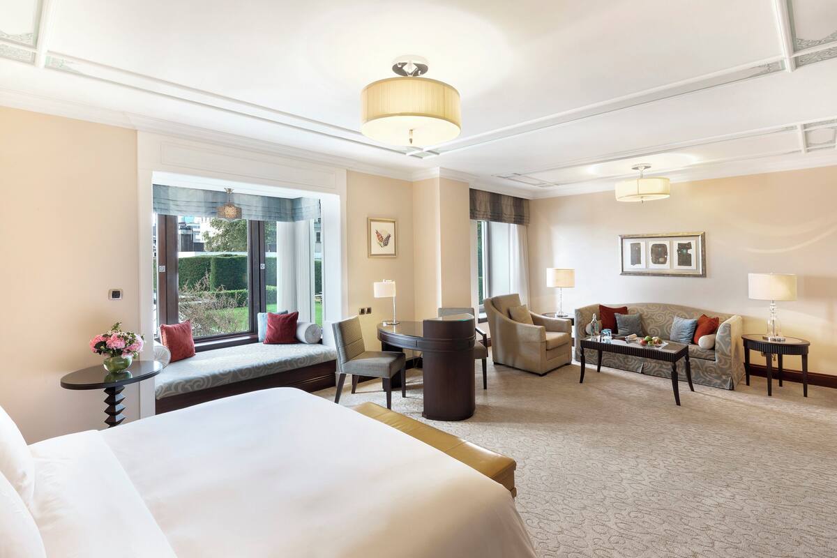 Four Seasons, Rom | Sengetøy av topp kvalitet, dundyner, minibar og safe på rommet