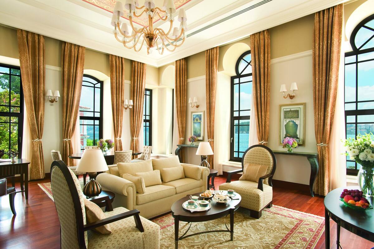 Suite, 2 soverom (Bosphorus Palace) | Oppholdsrom | Plasma-TV og DVD-spiller